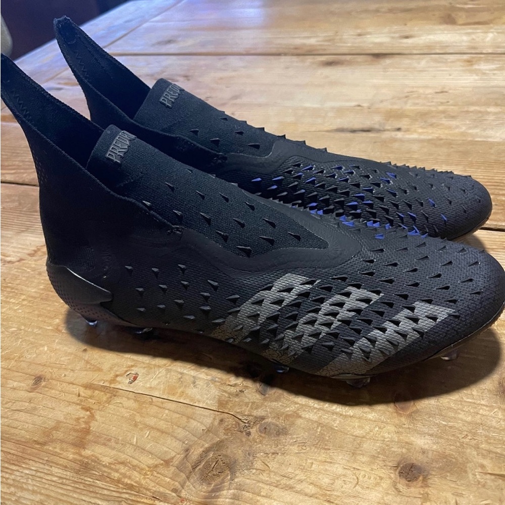 Adidas Predator Freak + FG Demonskin Size 9.5 men’s